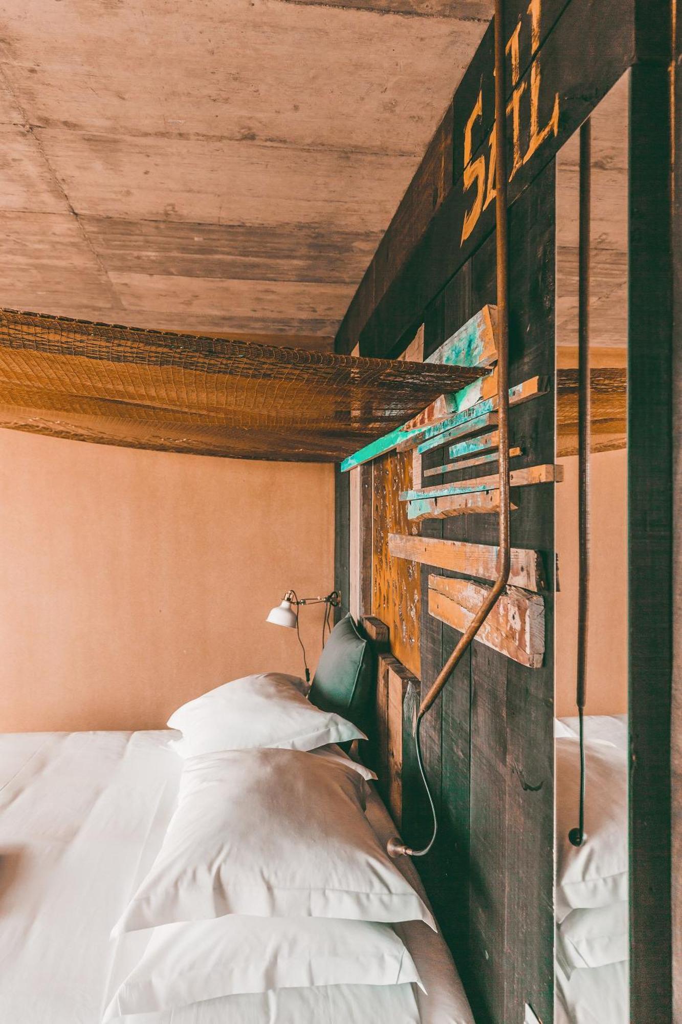 Noah Surf House Portugal Hotel Santa Cruz  Ruang foto
