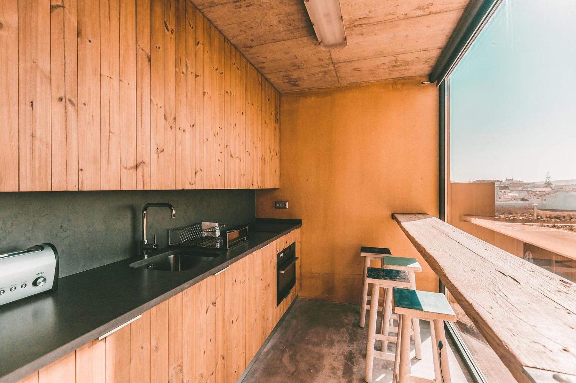 Noah Surf House Portugal Hotel Santa Cruz  Ruang foto