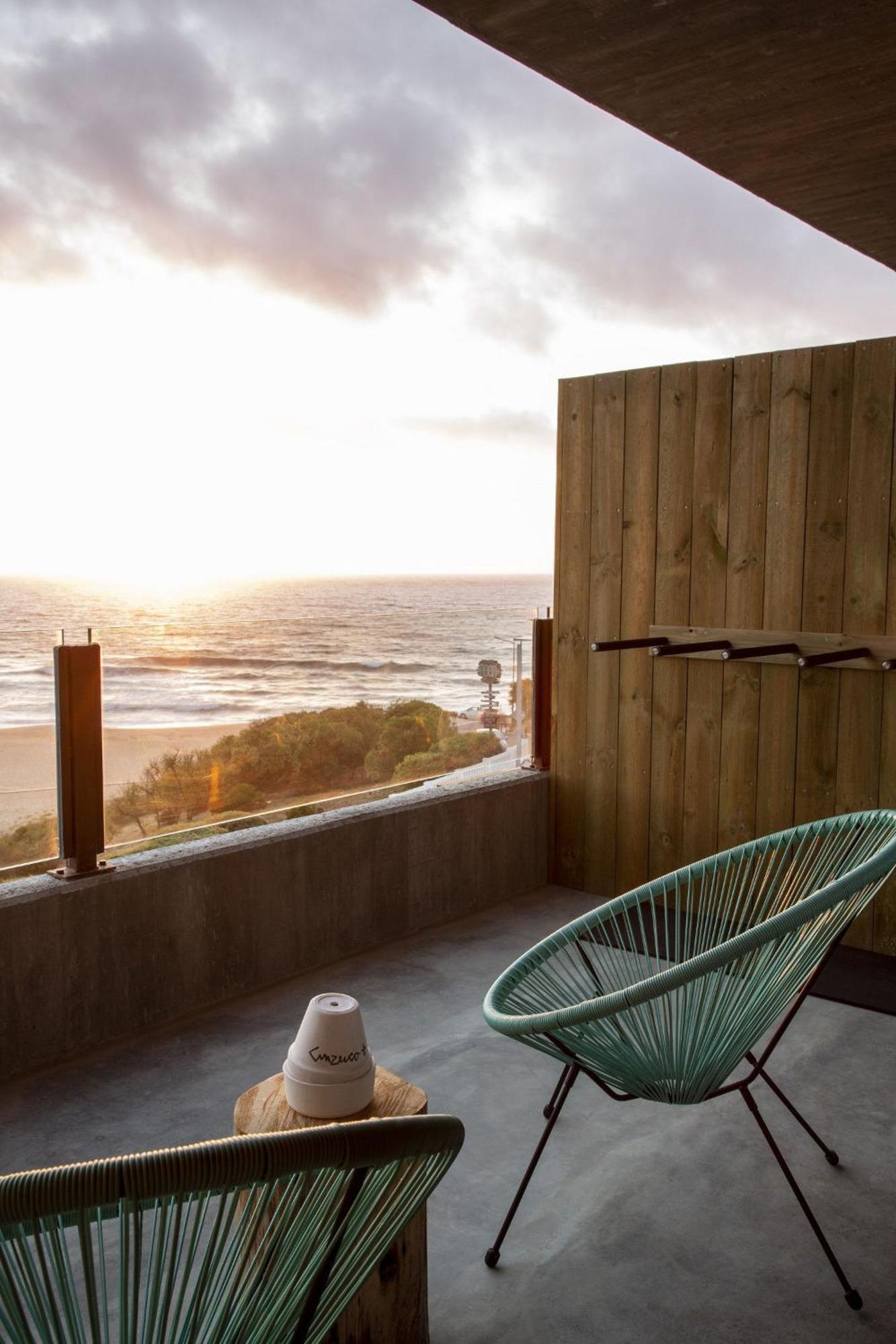 Noah Surf House Portugal Hotel Santa Cruz  Ruang foto